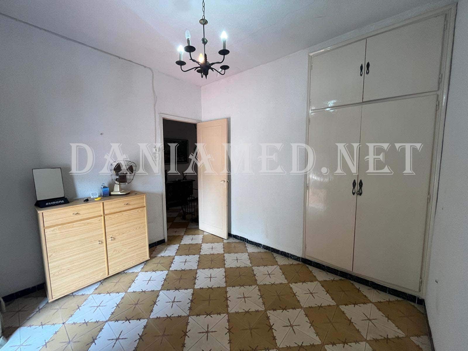 Chalet de 8 habitaciones en Dénia en venta con garaje - 590.000 € (Ref: 9131845)