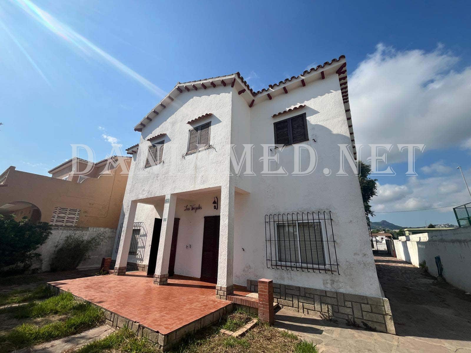Chalet de 8 habitaciones en Dénia en venta con garaje - 590.000 € (Ref: 9131845)
