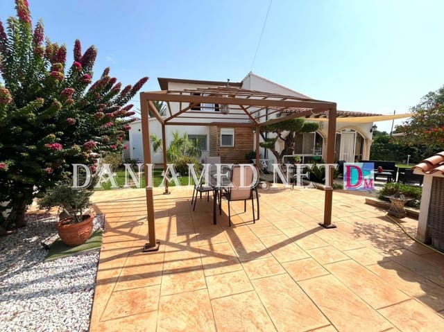 Chalet de 3 habitaciones en Dénia en venta con garaje - 441.000 € (Ref: 9196704)