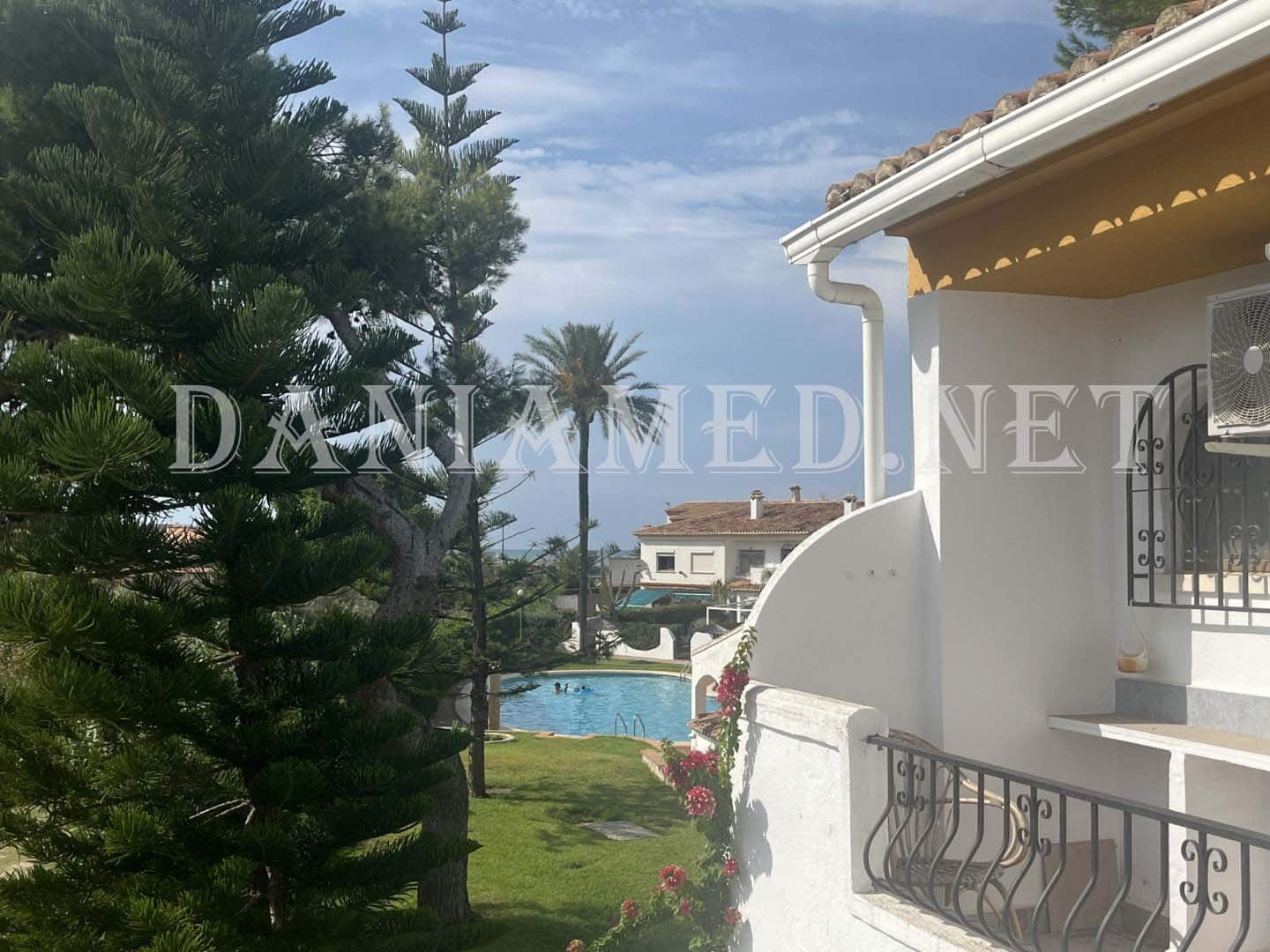 3 slaapkamer Rijtjeshuis te koop in Denia met garage - € 369.000 (Ref: 9340332)