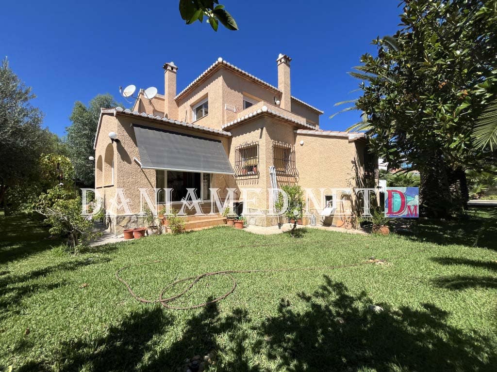 4 makuuhuone Huvila myytävänä paikassa Denia mukana uima-altaan 
autotalli - 850 000 € (Ref: 9340333)