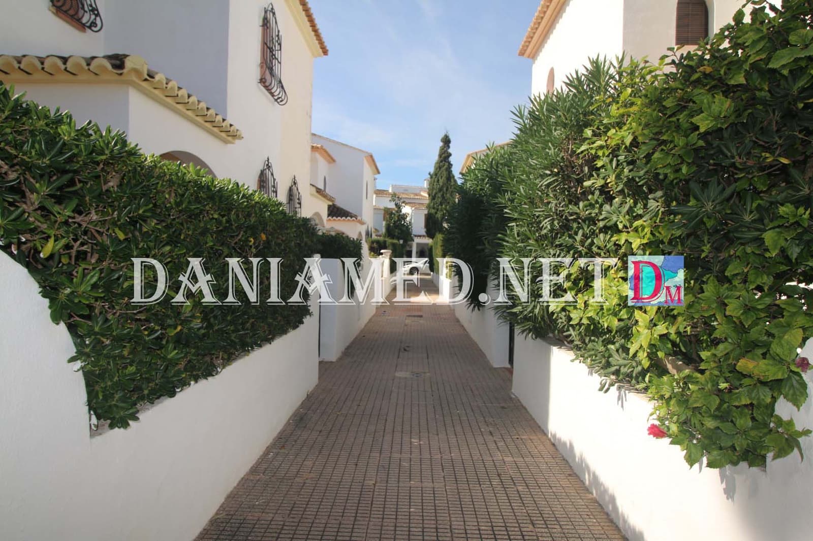 2 soveværelse Rækkehus til salg i Denia med swimmingpool garage - € 250.000 (Ref: 9516039)