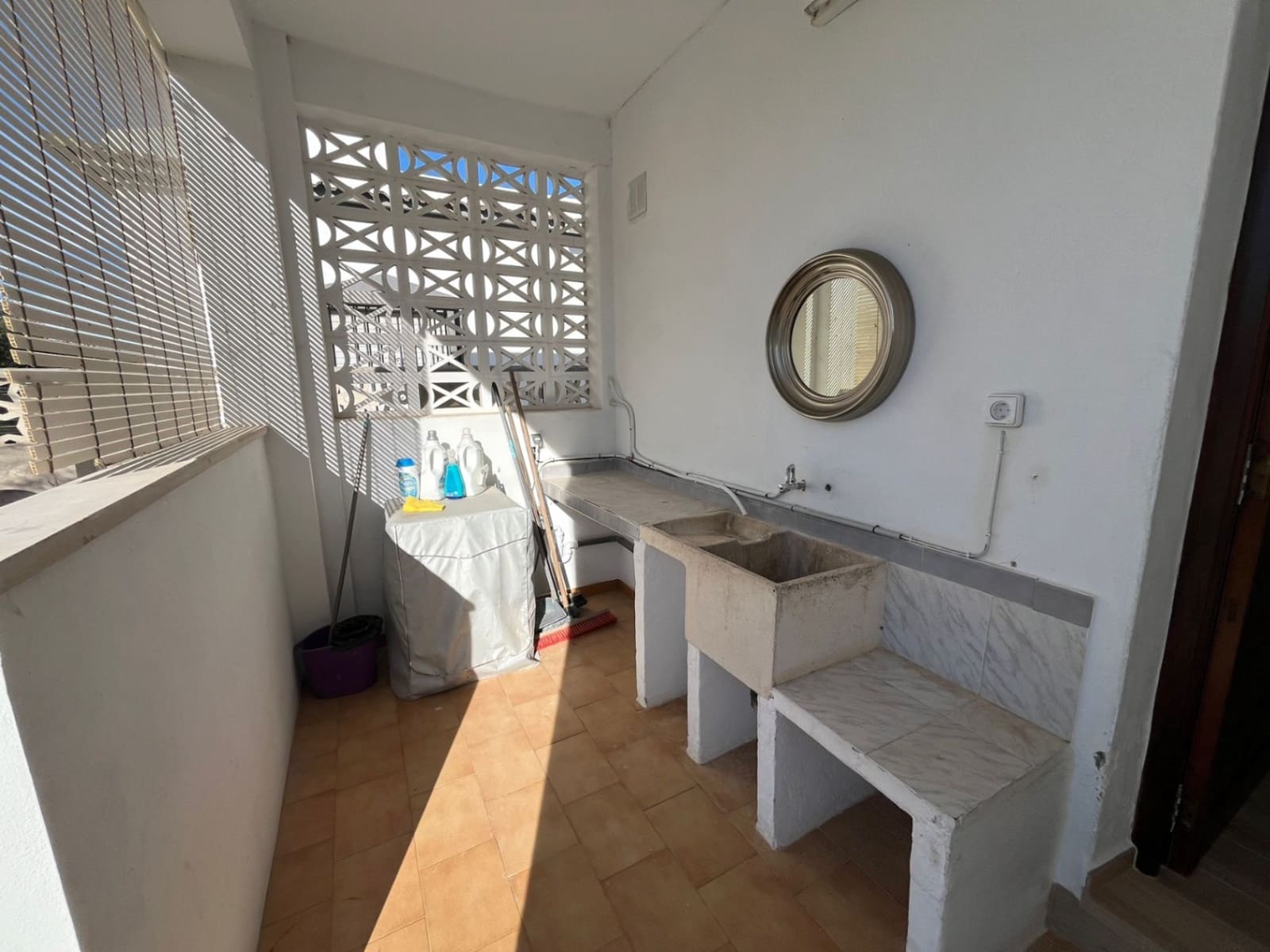 3 bedroom Villa for rent in Oliva with pool garage - € 1,250 (Ref: 9562601)