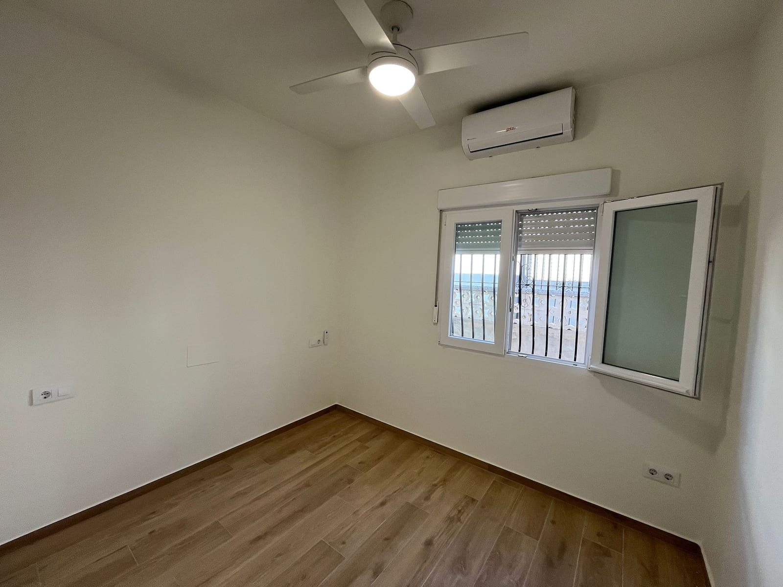 3 bedroom Villa for rent in Oliva with pool garage - € 1,250 (Ref: 9562601)