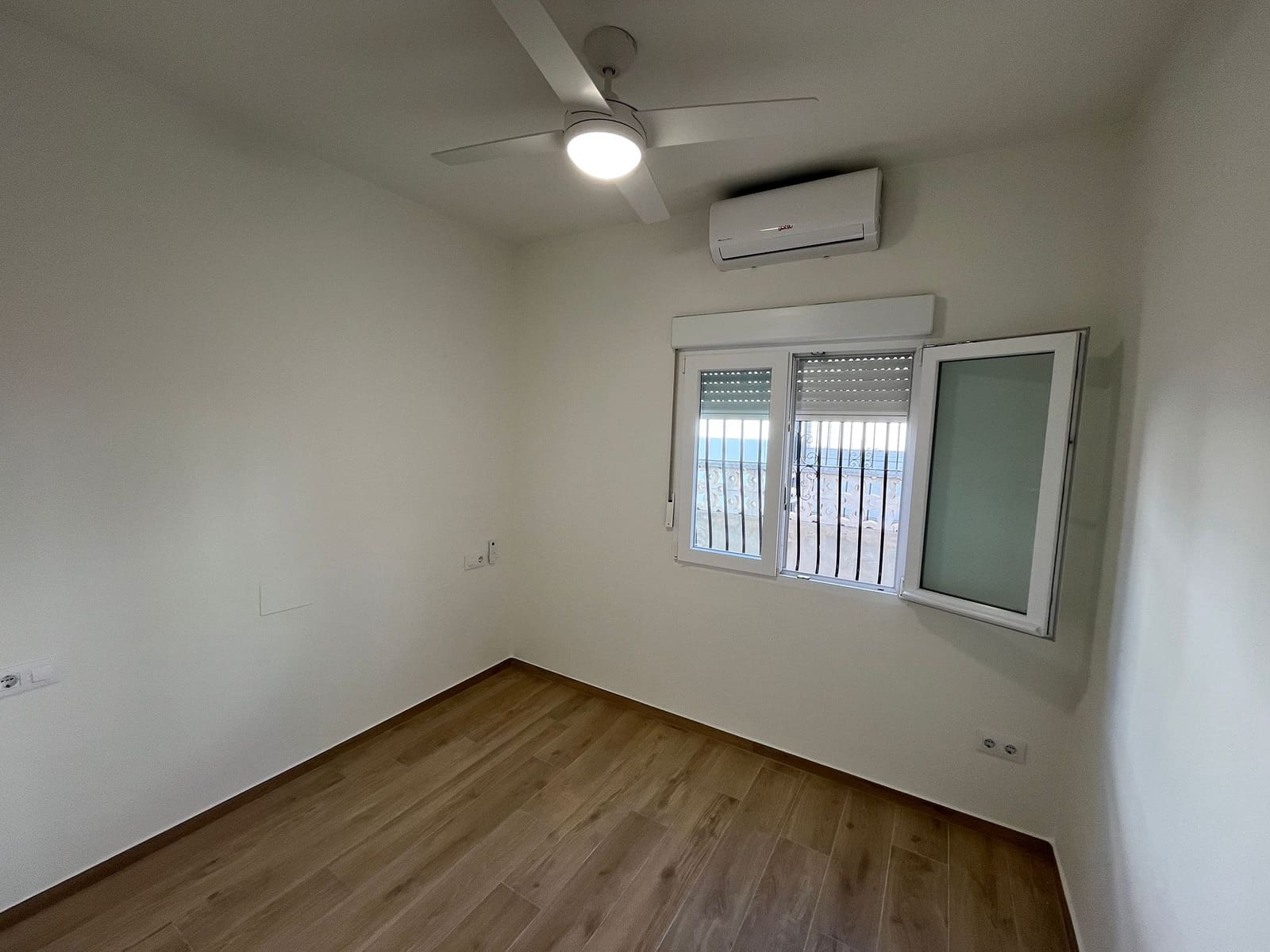 3 bedroom Villa for rent in Oliva with pool garage - € 1,250 (Ref: 9562601)