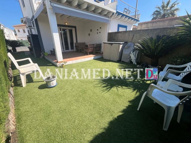 2 slaapkamer Rijtjeshuis te koop in Oliva Nova, Oliva met garage - € 229.000 (Ref: 9569466)