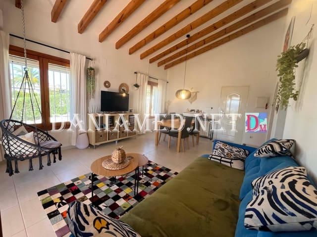 2 makuuhuone Huvila myytävänä paikassa Monte Pego, Pego mukana uima-altaan 
autotalli - 430 000 € (Ref: 9782488)