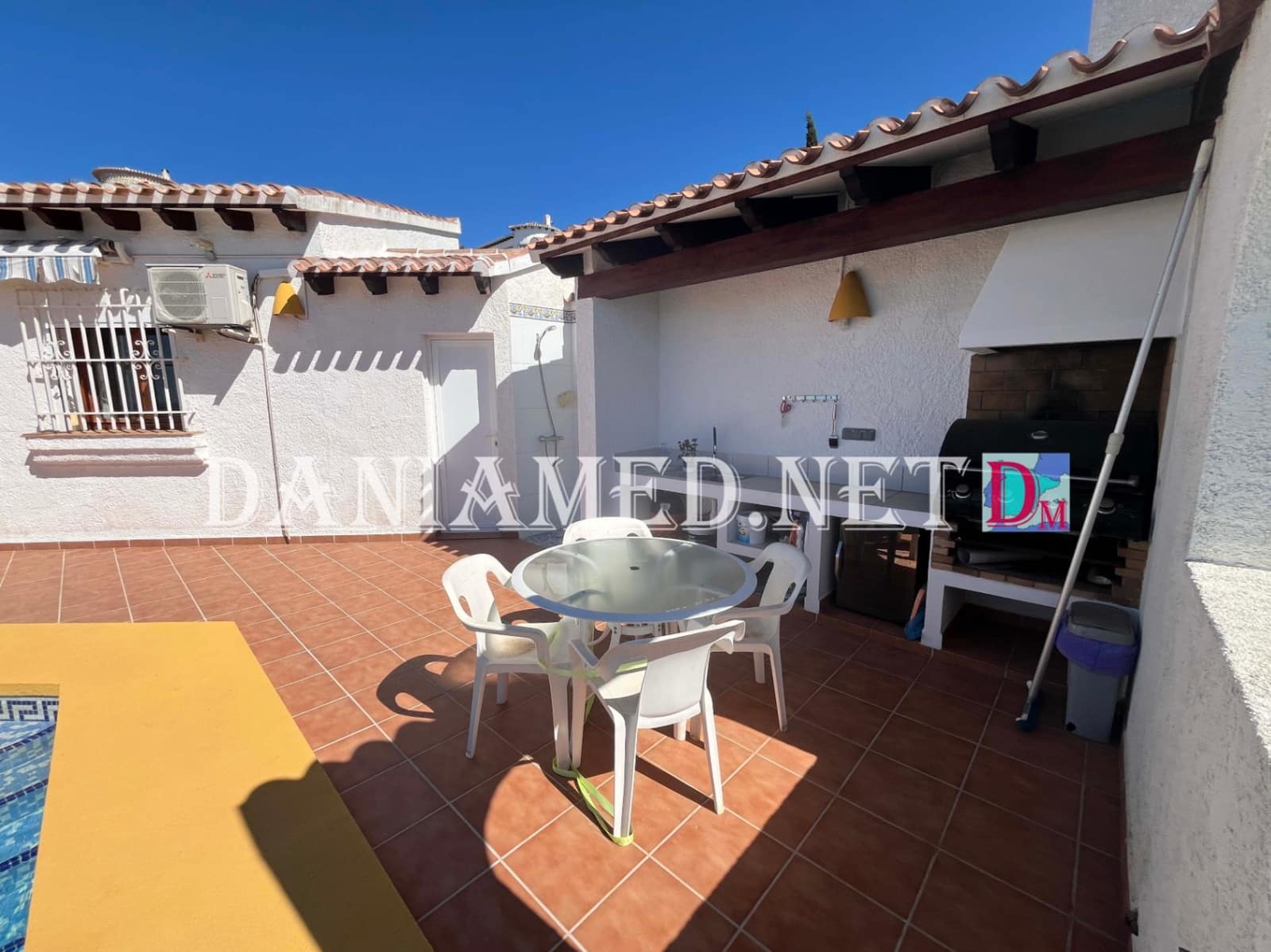 2 makuuhuone Huvila myytävänä paikassa Monte Pego mukana uima-altaan 
autotalli - 430 000 € (Ref: 9782488)