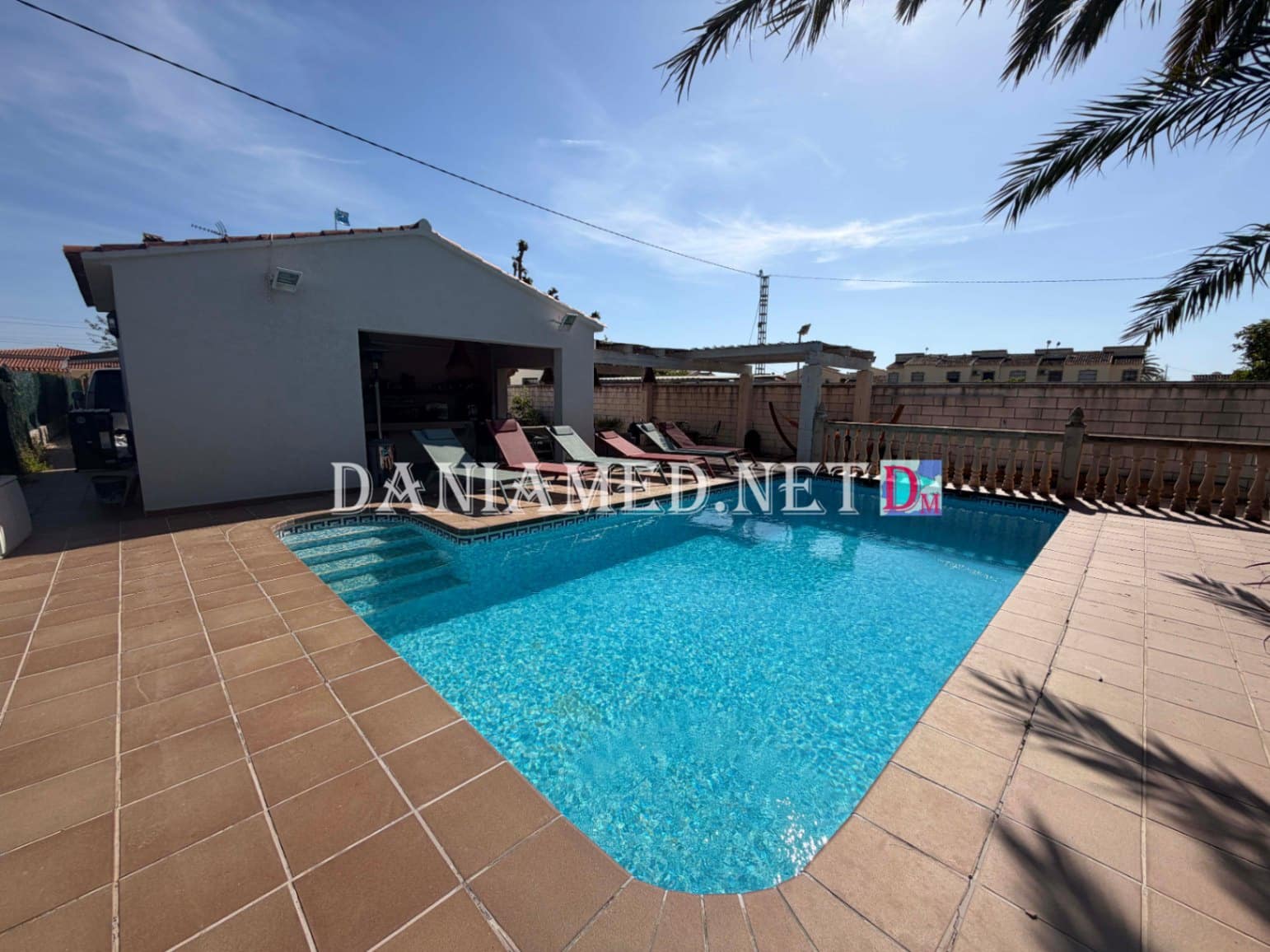 8 Zimmer Villa zu verkaufen in Oliva mit Pool Garage - 895.000 € (Ref: 9793361)