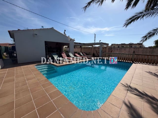 8 Zimmer Villa zu verkaufen in Oliva Nova, Oliva mit Pool Garage - 895.000 € (Ref: 9793361)