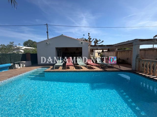 8 Zimmer Villa zu verkaufen in Oliva Nova, Oliva mit Pool Garage - 895.000 € (Ref: 9793361)