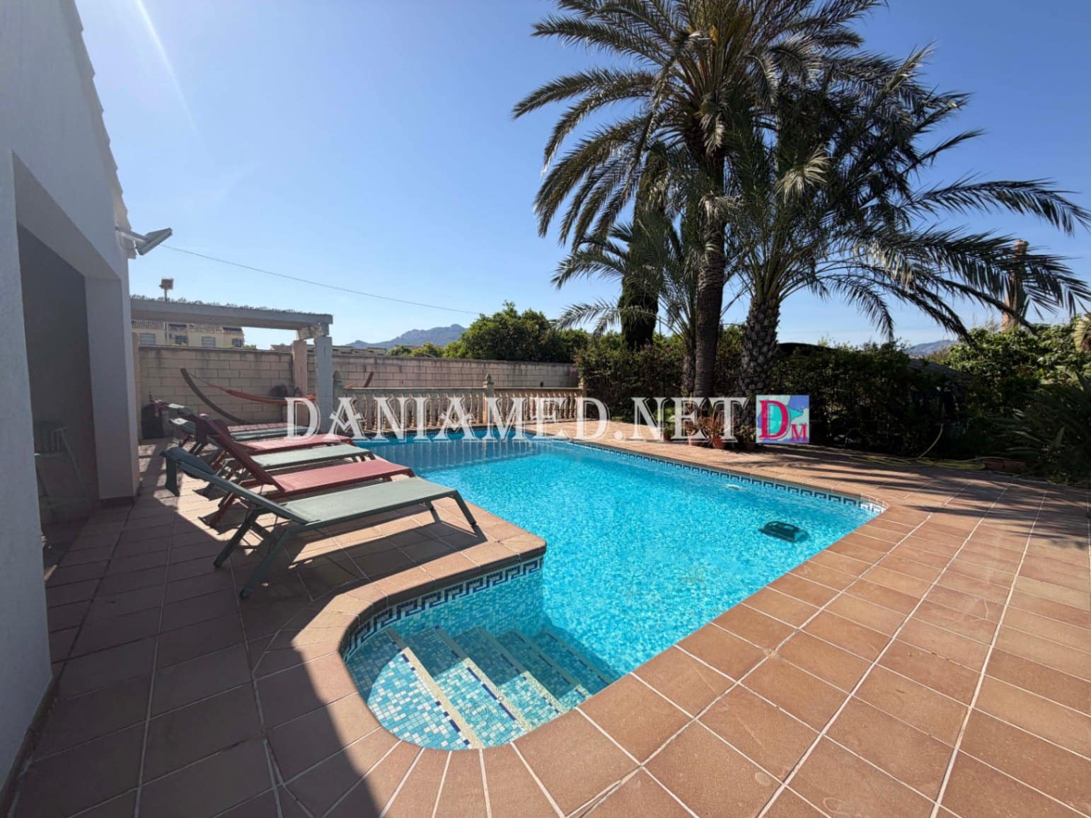 8 Zimmer Villa zu verkaufen in Oliva mit Pool Garage - 895.000 € (Ref: 9793361)