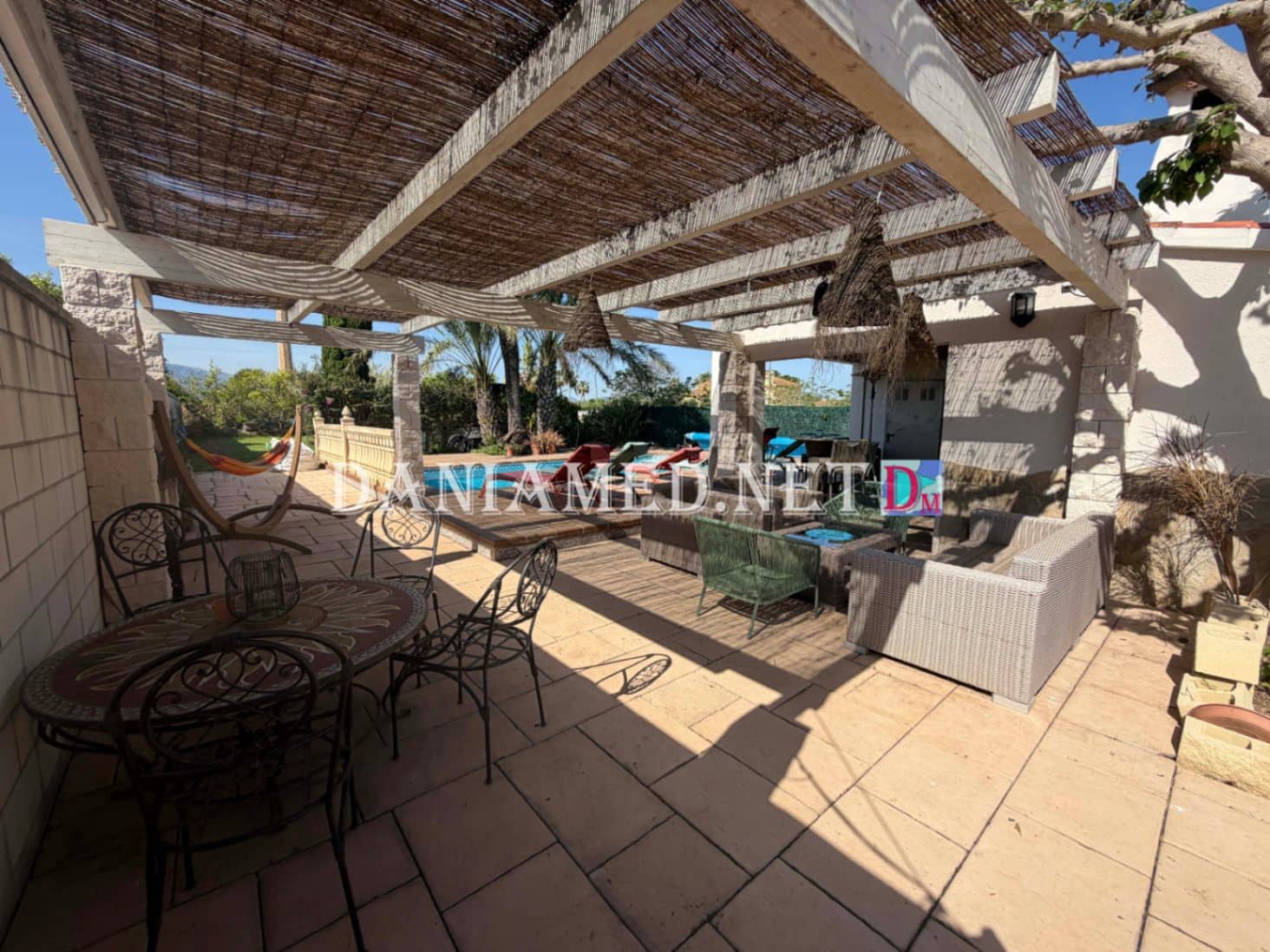 8 Zimmer Villa zu verkaufen in Oliva mit Pool Garage - 895.000 € (Ref: 9793361)