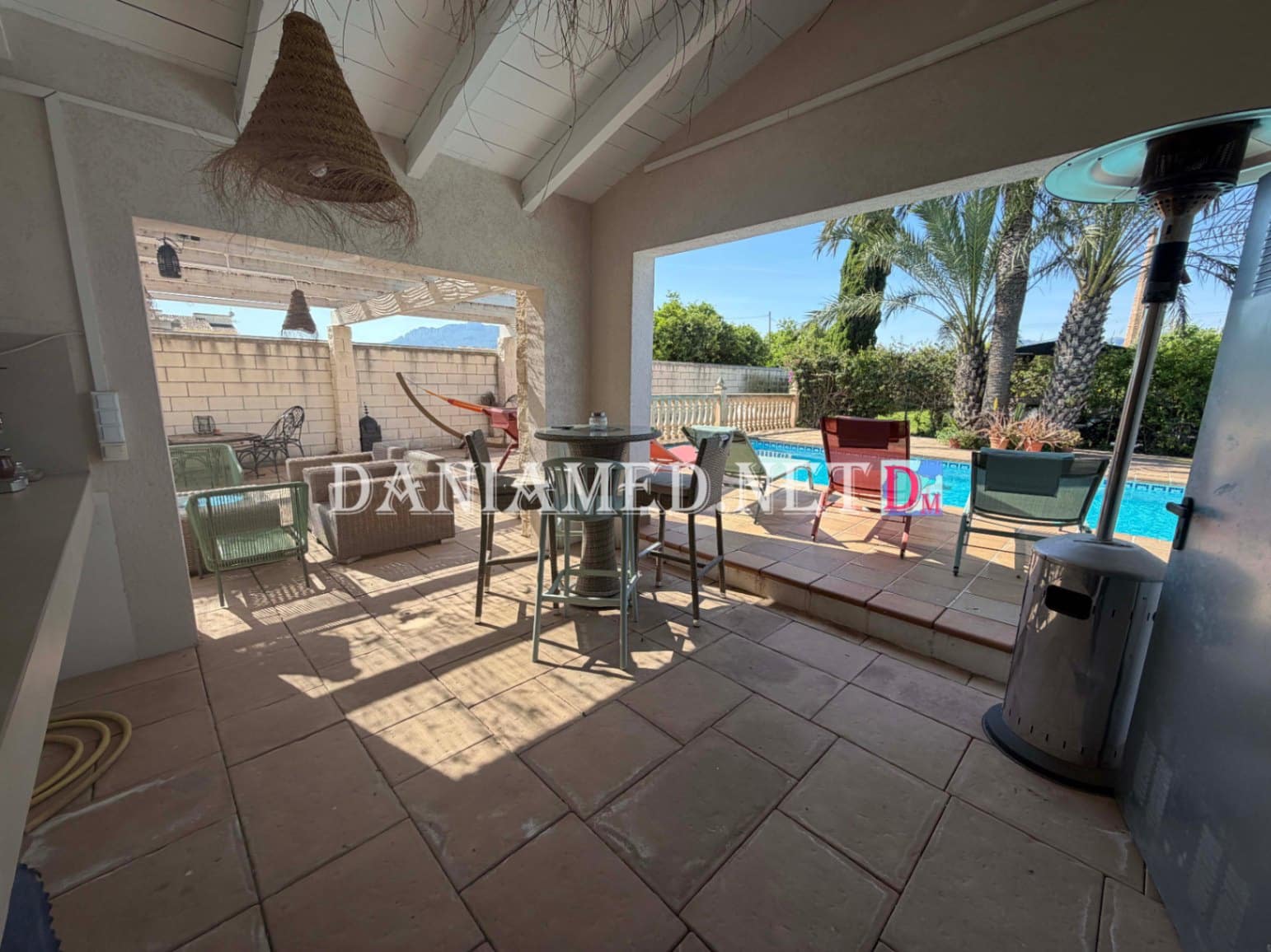 8 Zimmer Villa zu verkaufen in Oliva mit Pool Garage - 895.000 € (Ref: 9793361)