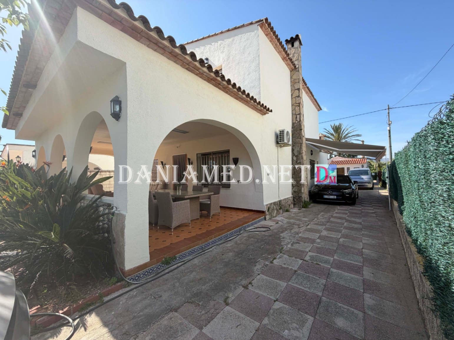 8 Zimmer Villa zu verkaufen in Oliva mit Pool Garage - 895.000 € (Ref: 9793361)