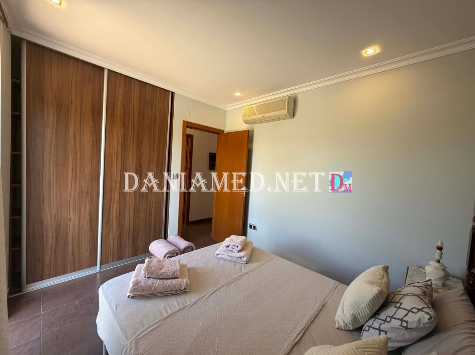 8 Zimmer Villa zu verkaufen in Oliva mit Pool Garage - 895.000 € (Ref: 9793361)