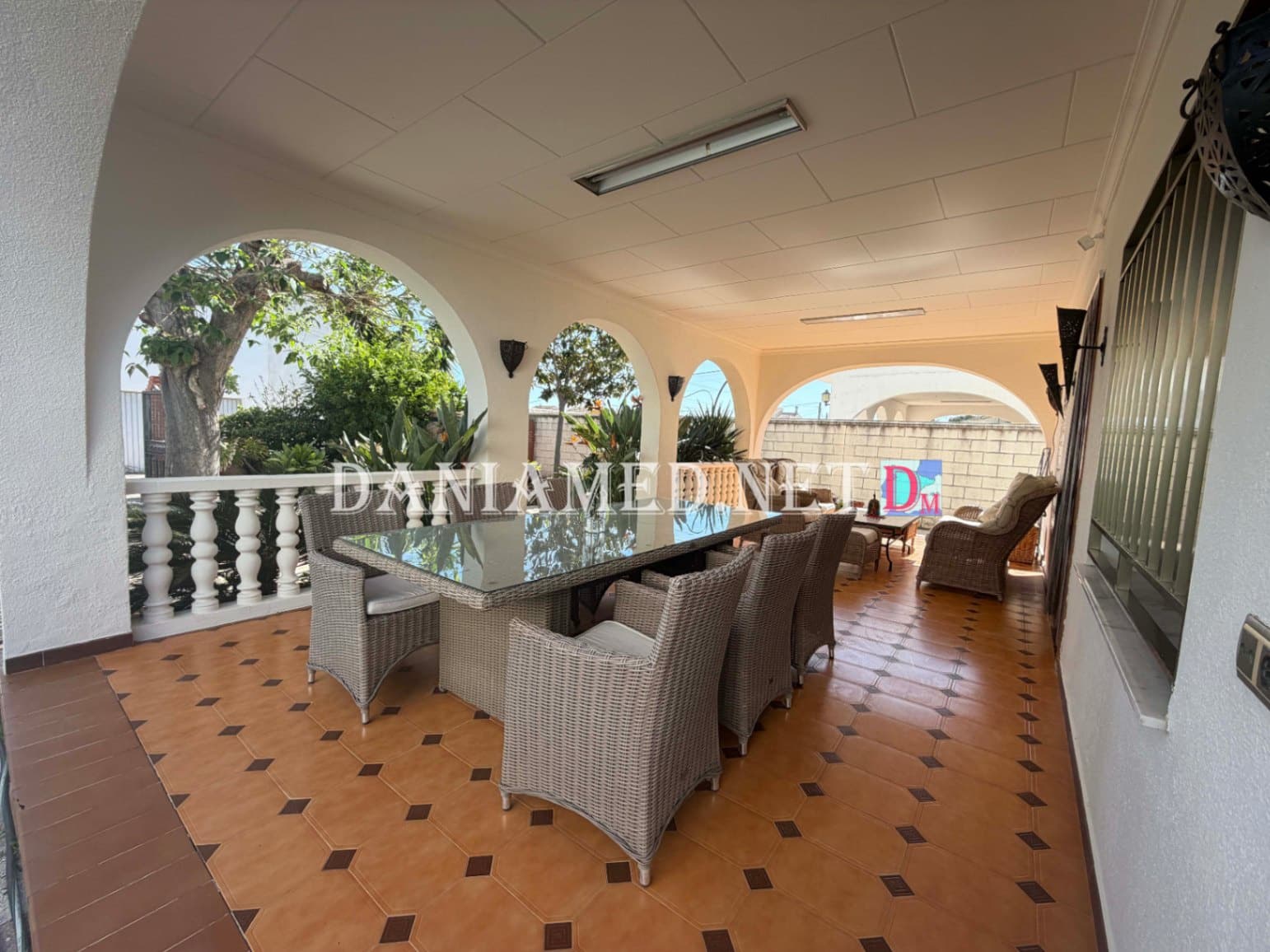 8 Zimmer Villa zu verkaufen in Oliva mit Pool Garage - 895.000 € (Ref: 9793361)
