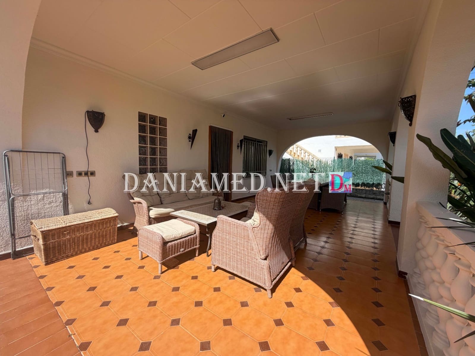 8 Zimmer Villa zu verkaufen in Oliva mit Pool Garage - 895.000 € (Ref: 9793361)