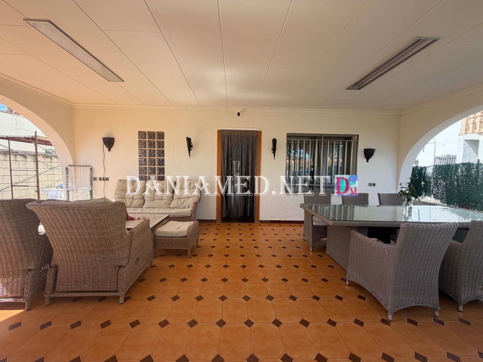 8 Zimmer Villa zu verkaufen in Oliva mit Pool Garage - 895.000 € (Ref: 9793361)