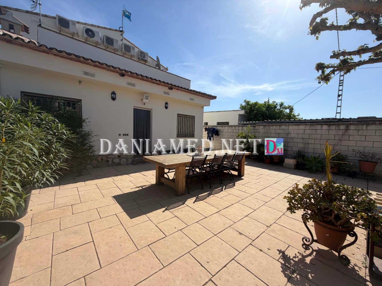 9 Zimmer Villa zu verkaufen in Oliva mit Pool Garage - 895.000 € (Ref: 9793361)