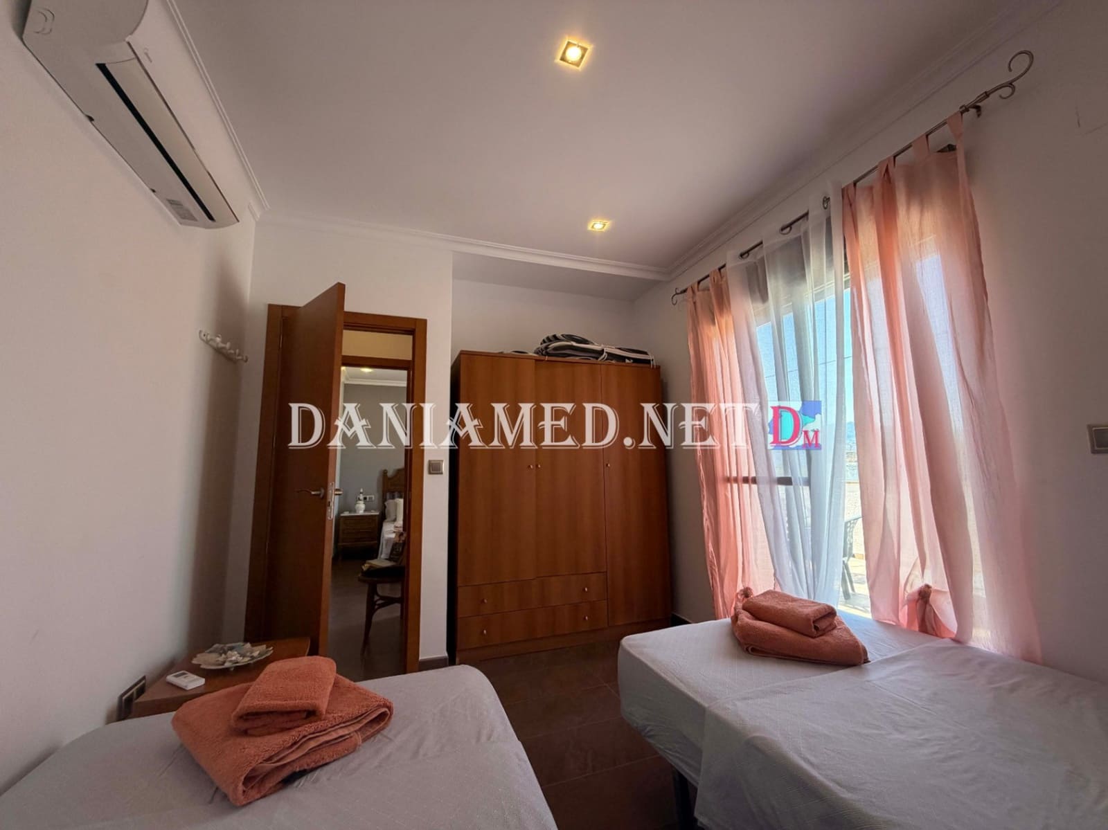9 Zimmer Villa zu verkaufen in Oliva mit Pool Garage - 895.000 € (Ref: 9793361)