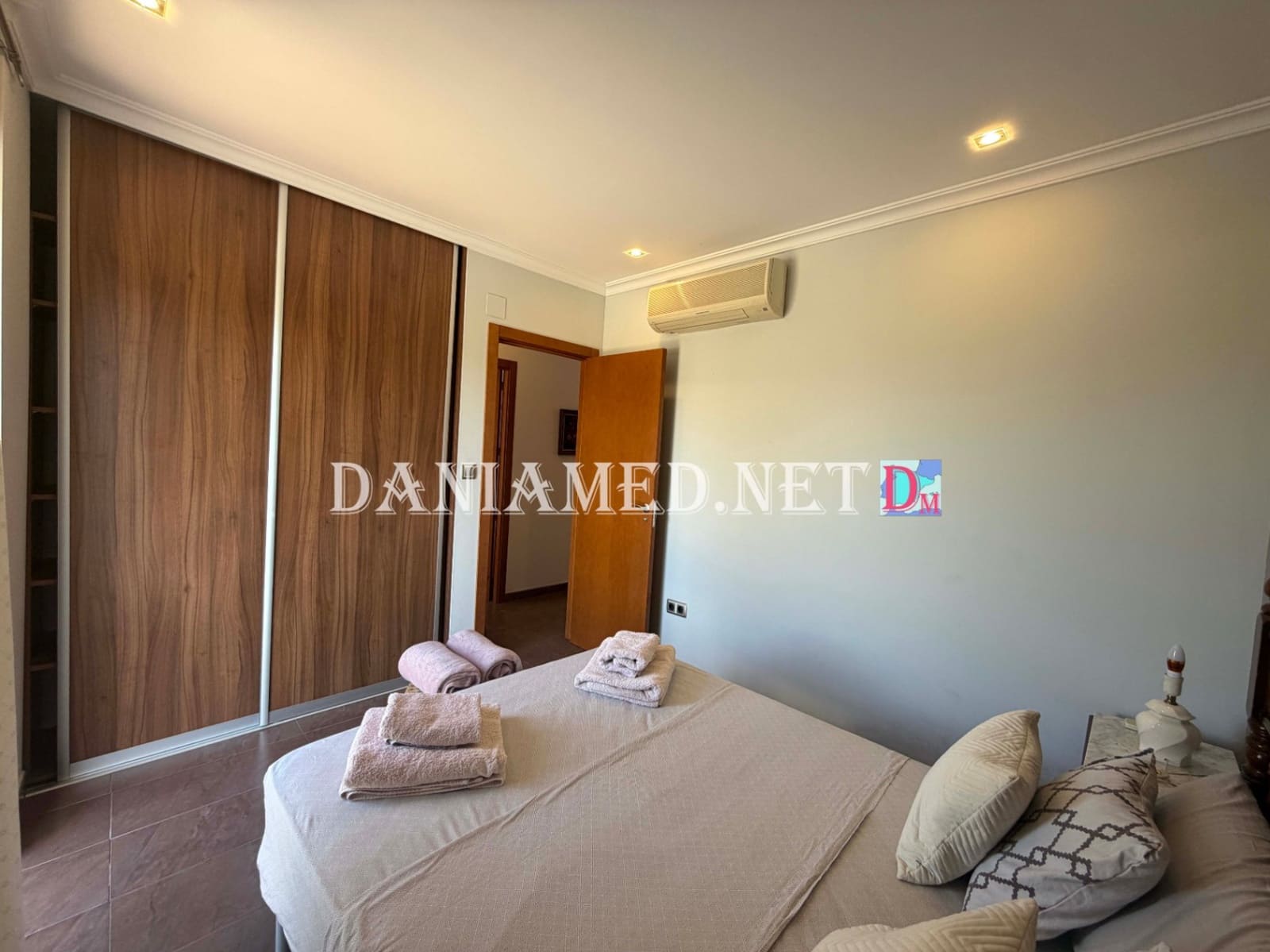 9 Zimmer Villa zu verkaufen in Oliva mit Pool Garage - 895.000 € (Ref: 9793361)