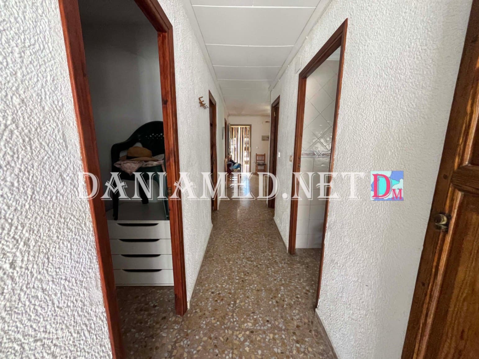 3 makuuhuone Huvila myytävänä paikassa Oliva mukana 
autotalli - 290 000 € (Ref: 9793364)