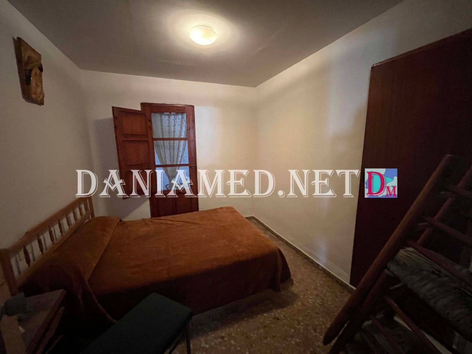 3 makuuhuone Huvila myytävänä paikassa Oliva mukana 
autotalli - 290 000 € (Ref: 9793364)