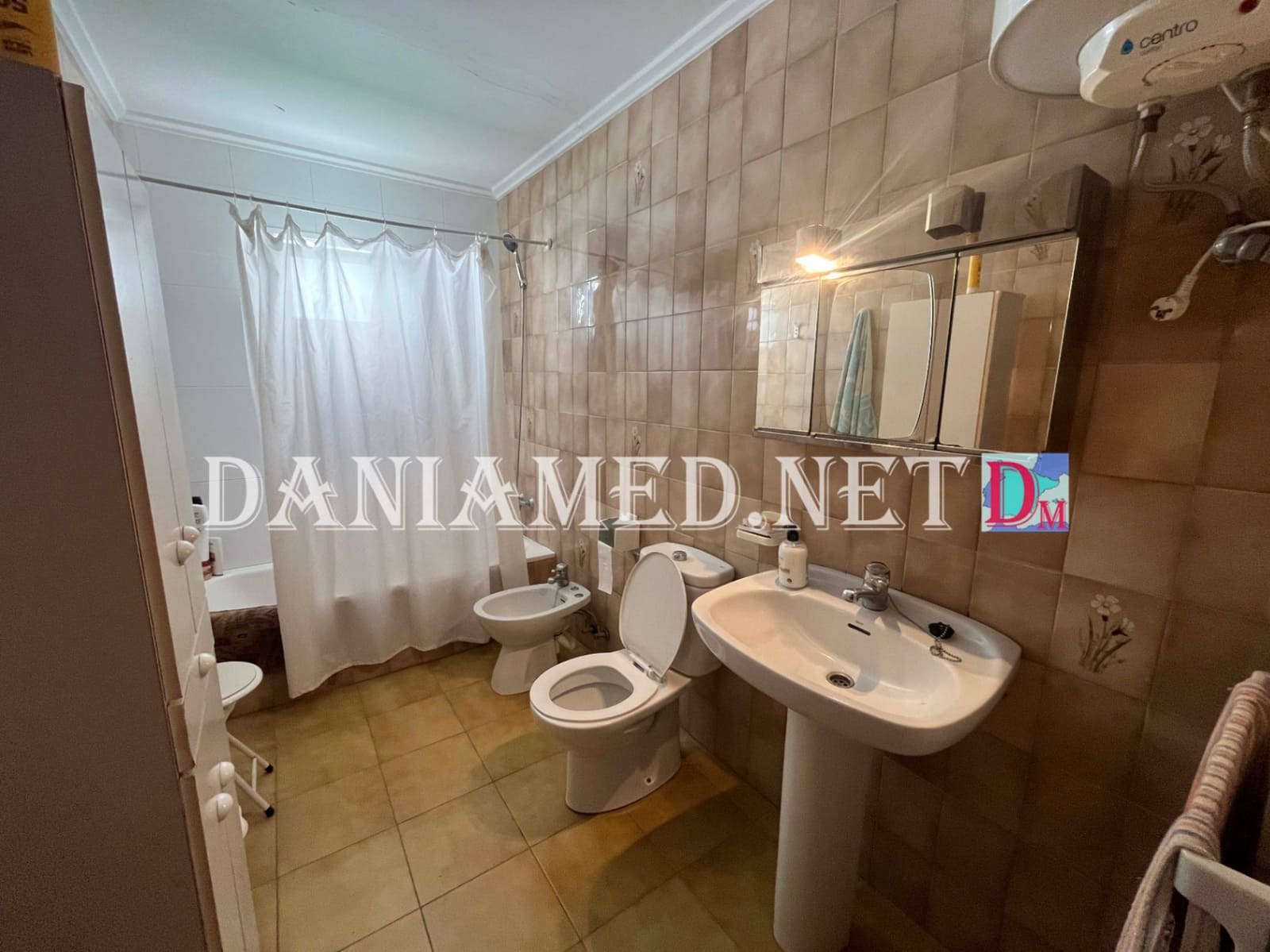 3 makuuhuone Huvila myytävänä paikassa Oliva mukana 
autotalli - 290 000 € (Ref: 9793364)