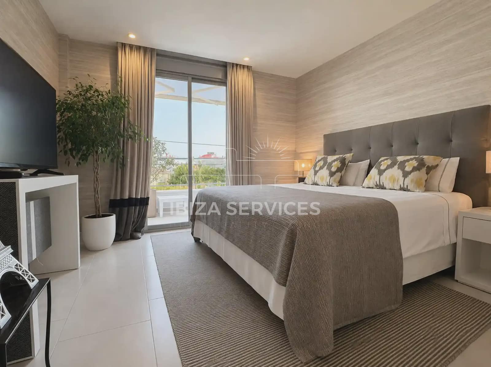 5 bedroom Terraced Villa for sale in Talamanca with pool garage - € 1,995,000 (Ref: 10038575)