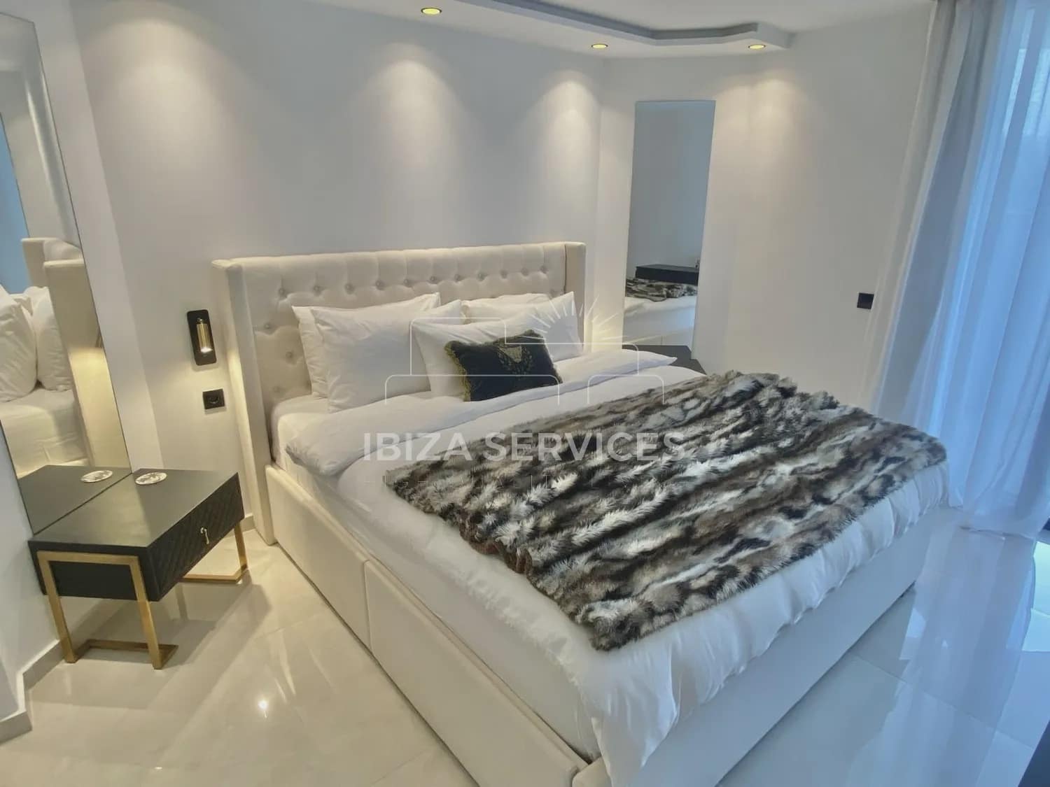 2 soverom Leilighet til leie i Ibiza by med svømmebasseng - € 2 200 (Ref: 10050489)