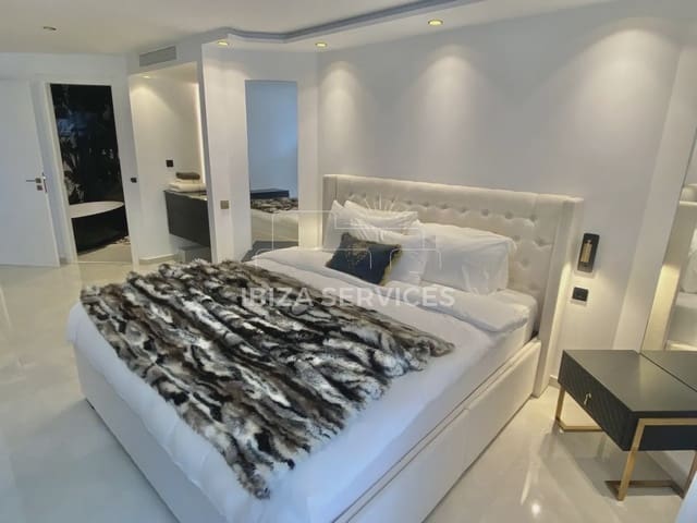 2 soverom Leilighet til leie i Ibiza by med svømmebasseng - € 2 200 (Ref: 10050489)
