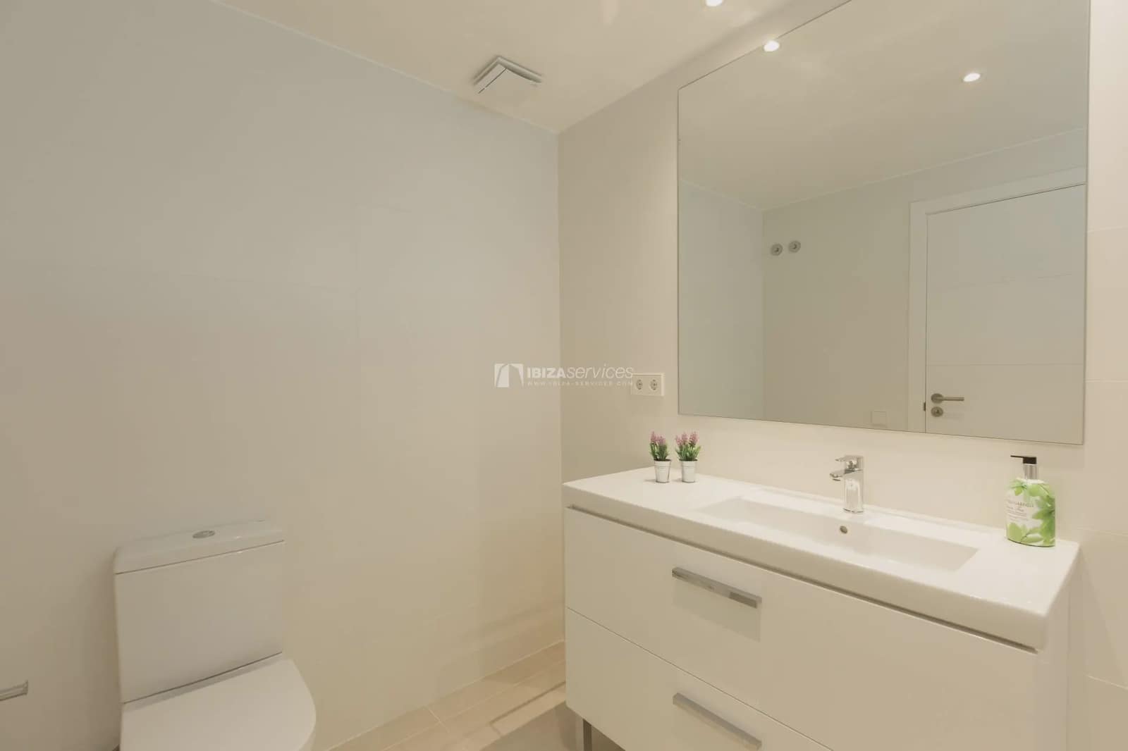 2 bedroom Apartment for rent in Ibiza / Eivissa town with garage - € 1,500 (Ref: 10095034)