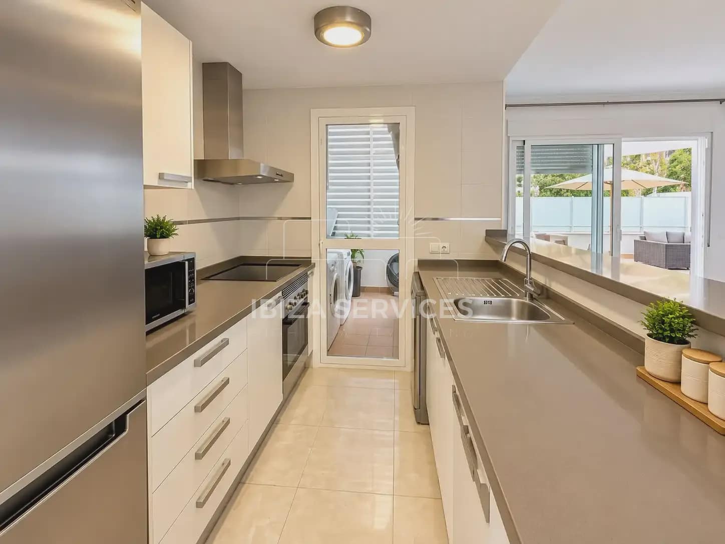 Apartamento de 2 habitaciones en Ibiza / Eivissa ciudad en alquiler con piscina - 2.500 € (Ref: 10179926)