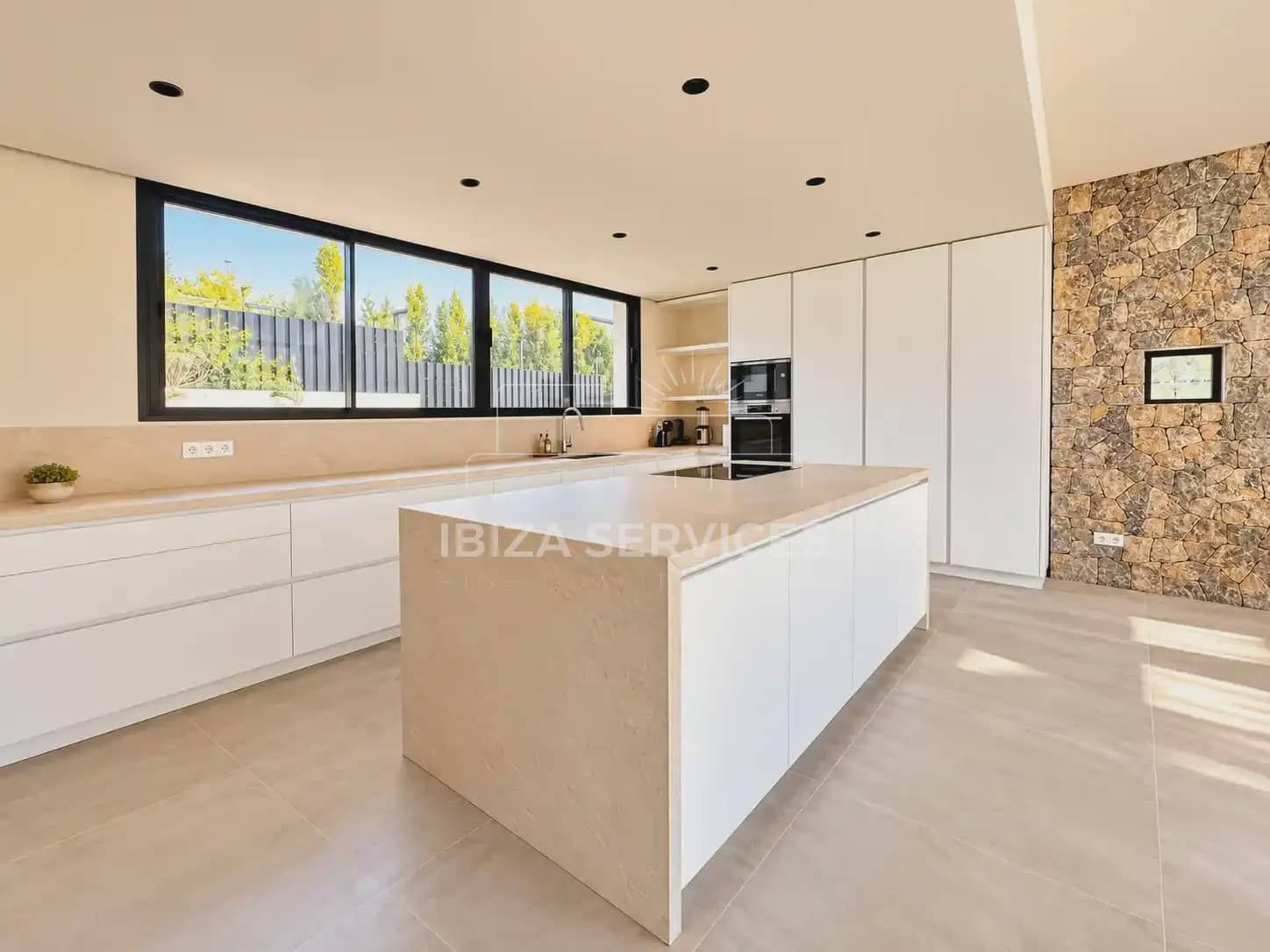 4 soveværelse Villa til leje i Santa Eulalia / Santa Eularia med swimmingpool garage - € 10.000 (Ref: 10182898)