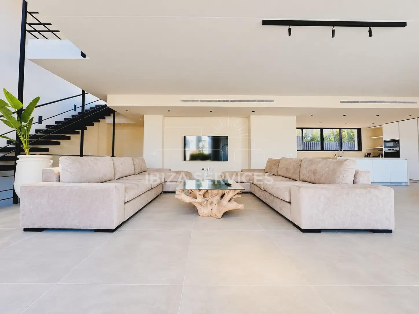 4 soveværelse Villa til leje i Santa Eulalia / Santa Eularia med swimmingpool garage - € 10.000 (Ref: 10182898)