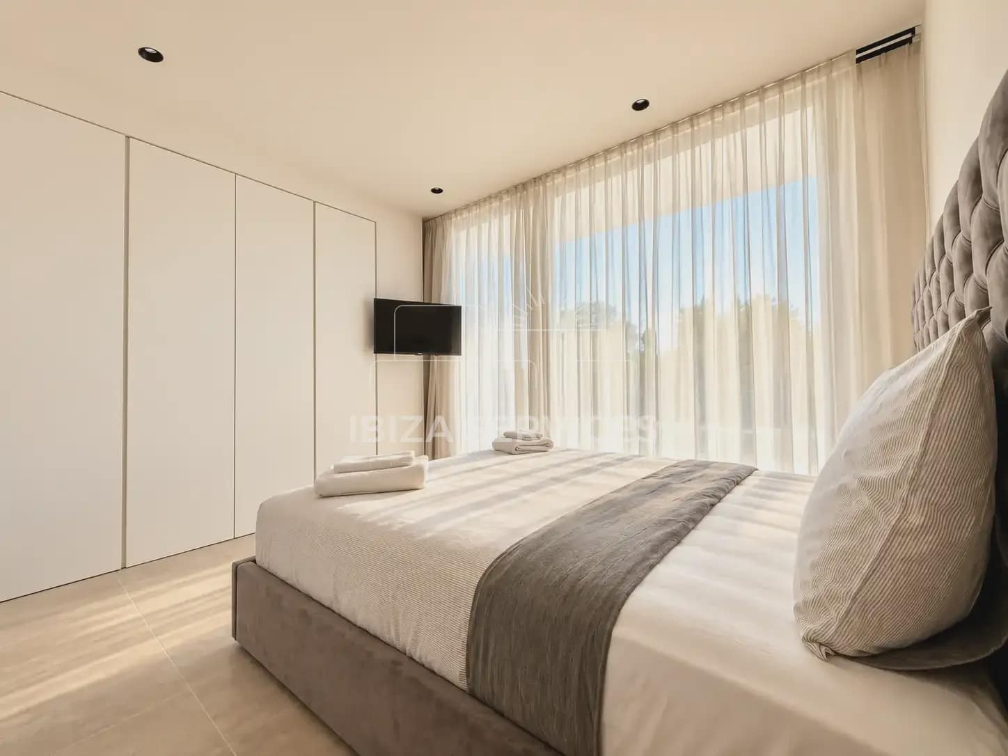 4 soveværelse Villa til leje i Santa Eulalia / Santa Eularia med swimmingpool garage - € 10.000 (Ref: 10182898)