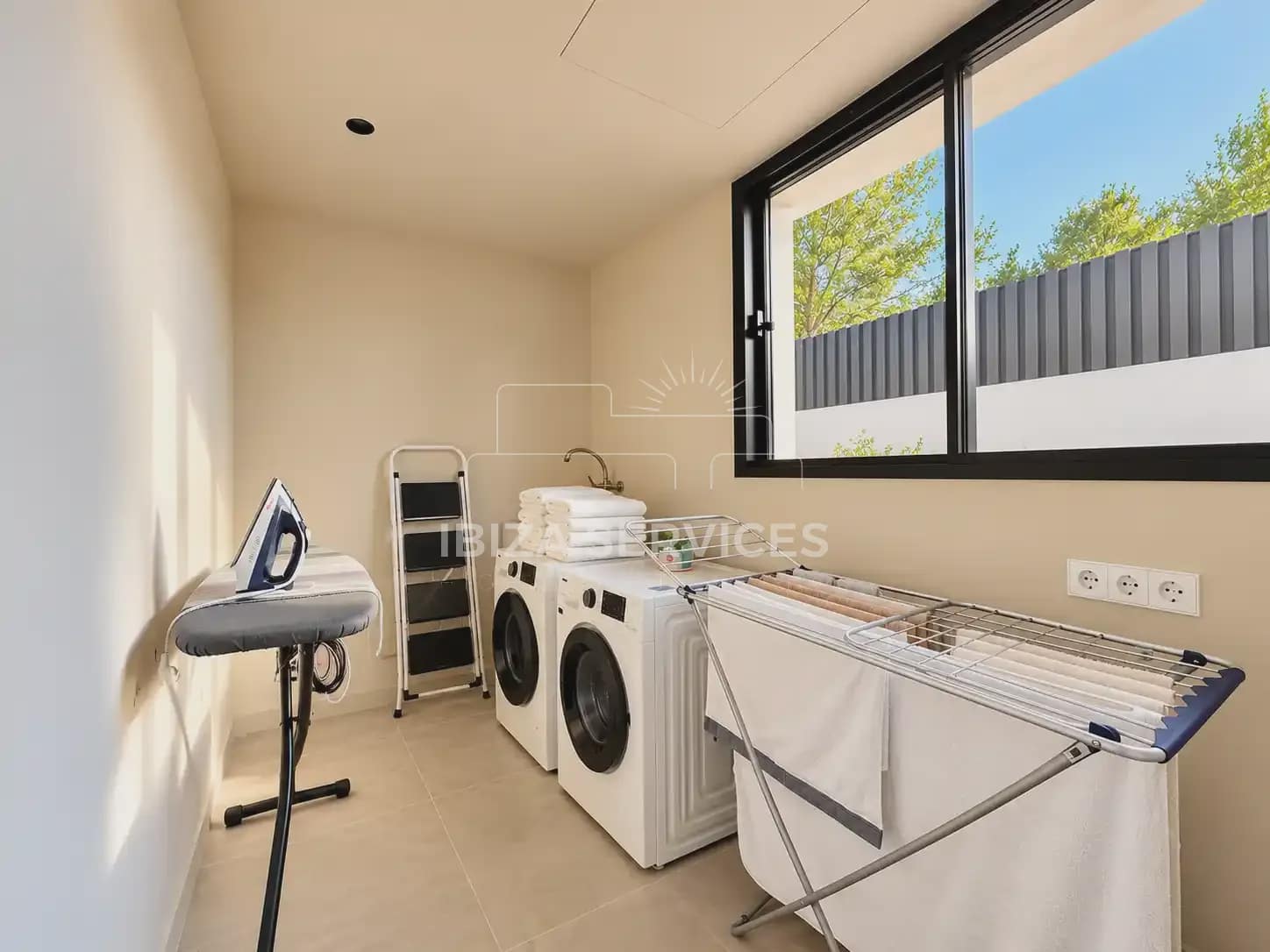4 soveværelse Villa til leje i Santa Eulalia / Santa Eularia med swimmingpool garage - € 10.000 (Ref: 10182898)