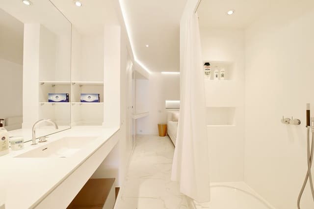 2 slaapkamer Appartement te huur in Ibiza dorp met zwembad garage - € 7.250 (Ref: 8659688)