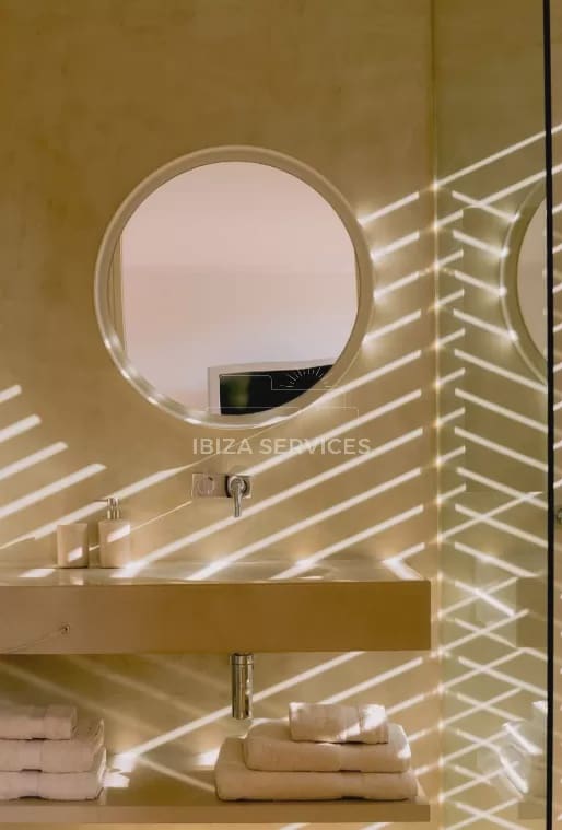 4 slaapkamer Villa voor vakantieverhuur in Es Cubells met zwembad garage - € 12.005 (Ref: 8659692)