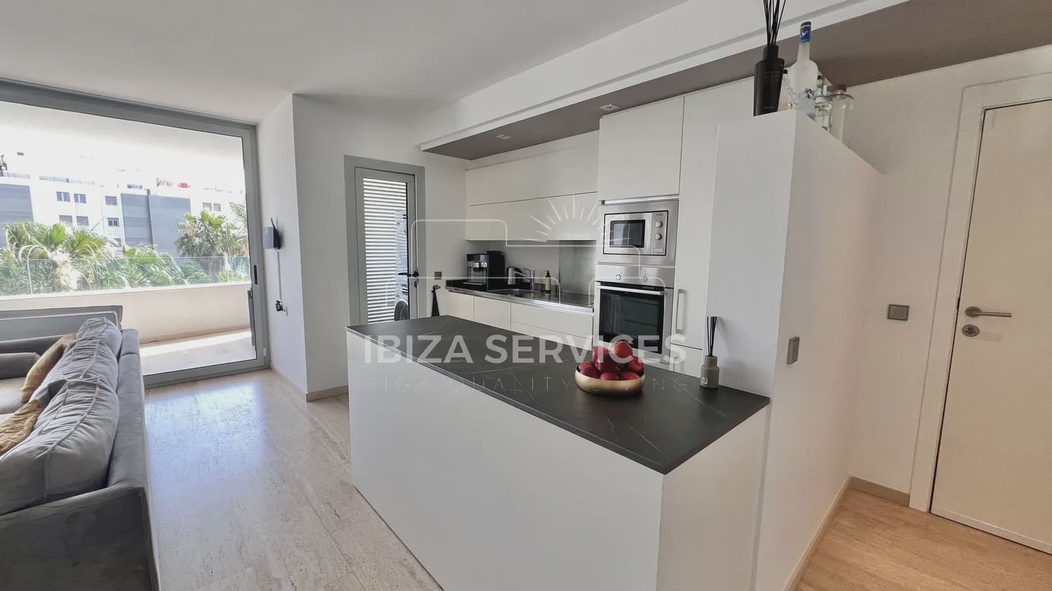 3 slaapkamer Appartement te huur in Talamanca met zwembad garage - € 5.500 (Ref: 8659696)