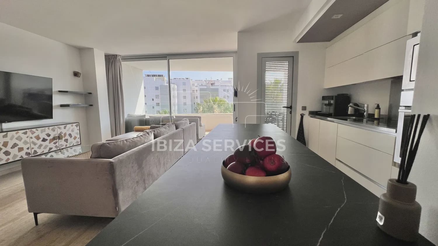 3 slaapkamer Appartement te huur in Talamanca met zwembad garage - € 5.500 (Ref: 8659696)