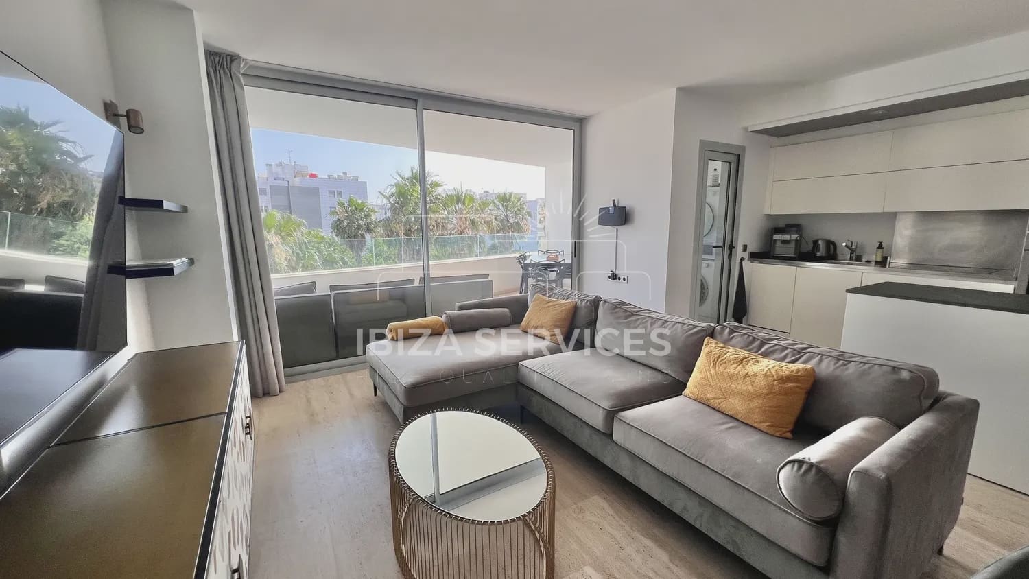 3 slaapkamer Appartement te huur in Talamanca met zwembad garage - € 5.500 (Ref: 8659696)