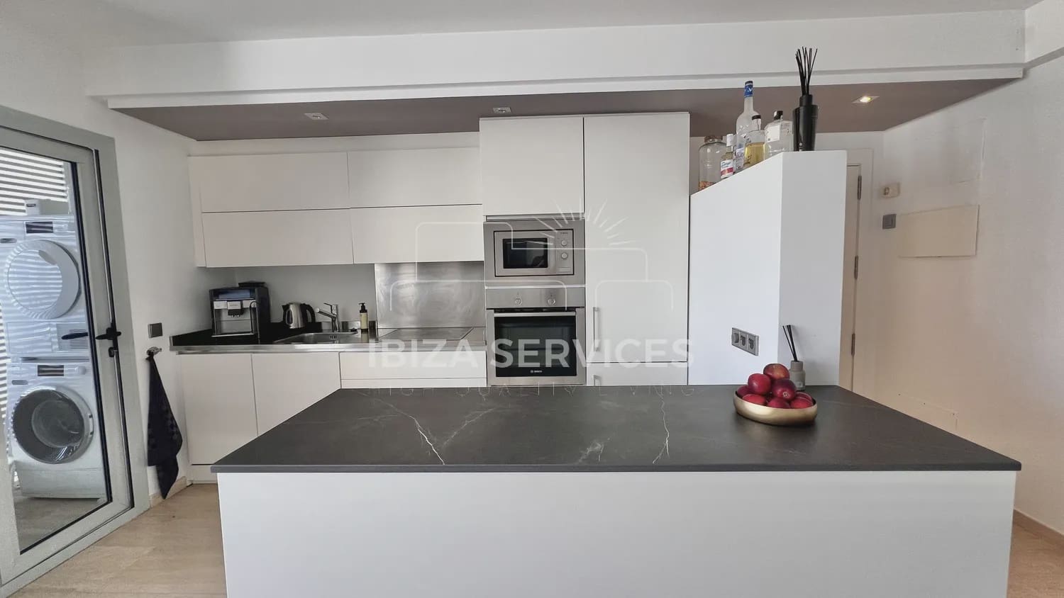 3 slaapkamer Appartement te huur in Talamanca met zwembad garage - € 5.500 (Ref: 8659696)