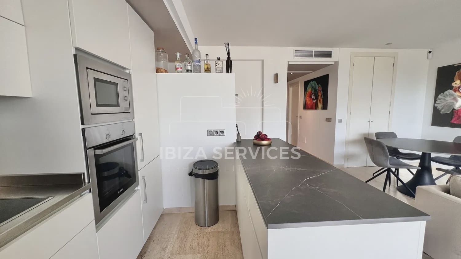 3 slaapkamer Appartement te huur in Talamanca met zwembad garage - € 5.500 (Ref: 8659696)