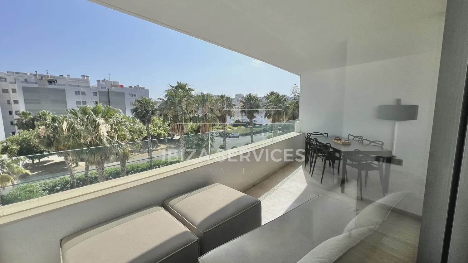 3 slaapkamer Appartement te huur in Talamanca met zwembad garage - € 5.500 (Ref: 8659696)