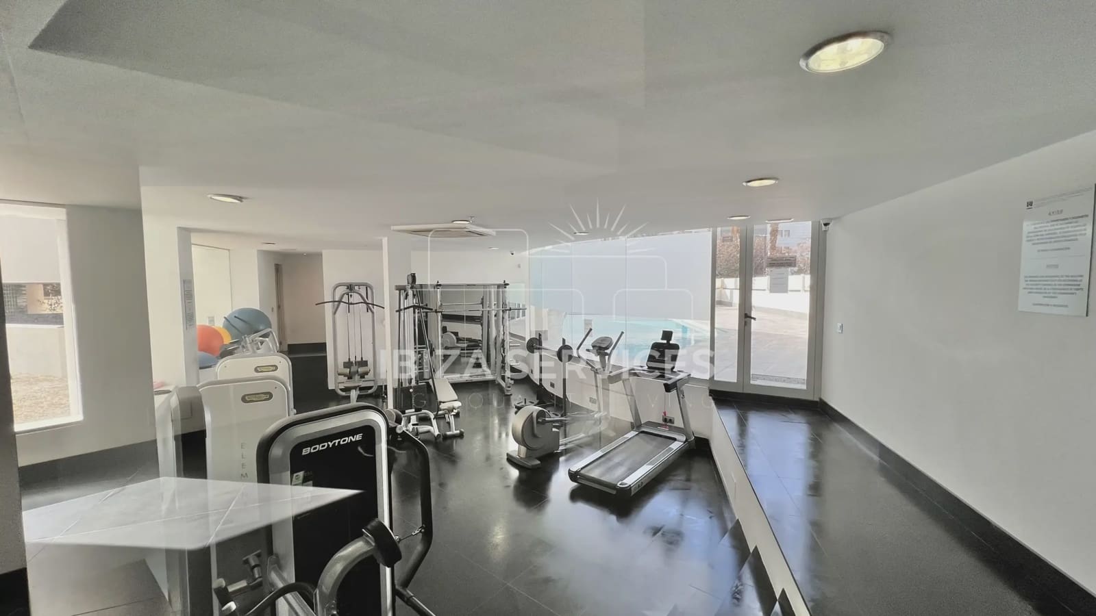 3 slaapkamer Appartement te huur in Talamanca met zwembad garage - € 5.500 (Ref: 8659696)