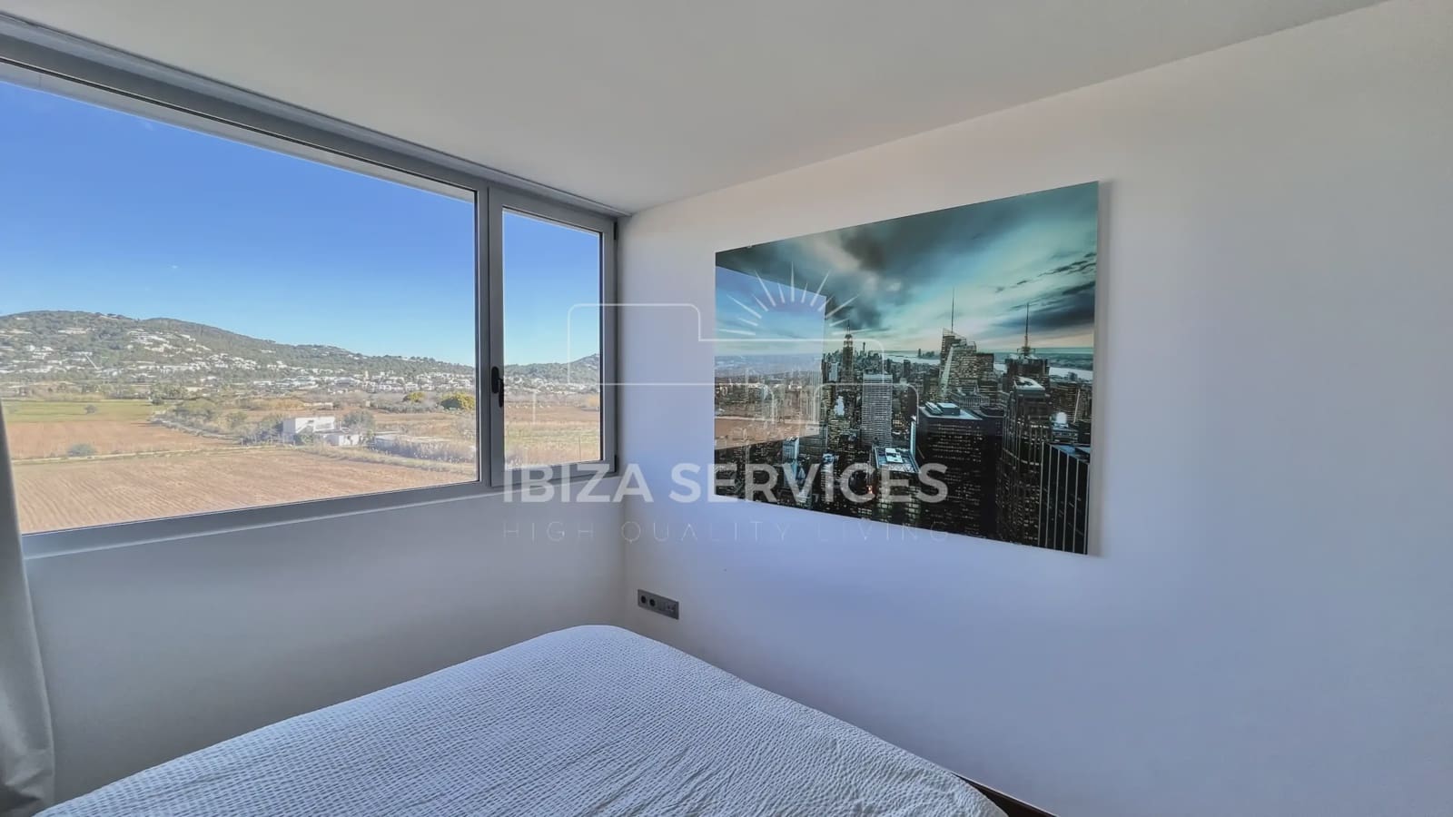 3 slaapkamer Appartement te huur in Talamanca met zwembad garage - € 5.500 (Ref: 8659696)