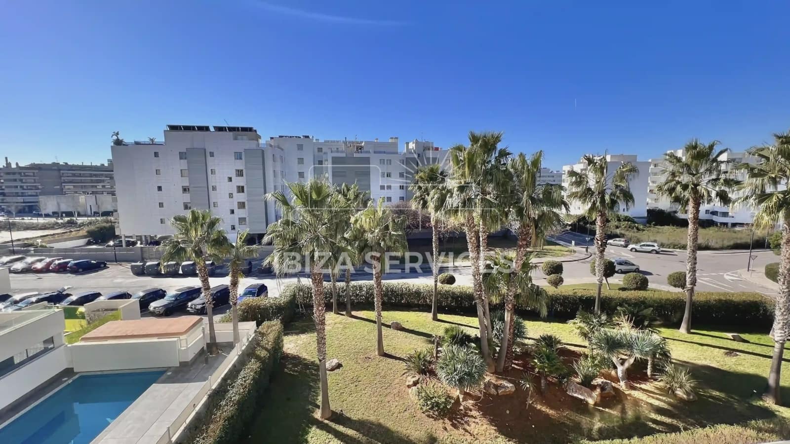 3 slaapkamer Appartement te huur in Talamanca met zwembad garage - € 5.500 (Ref: 8659696)