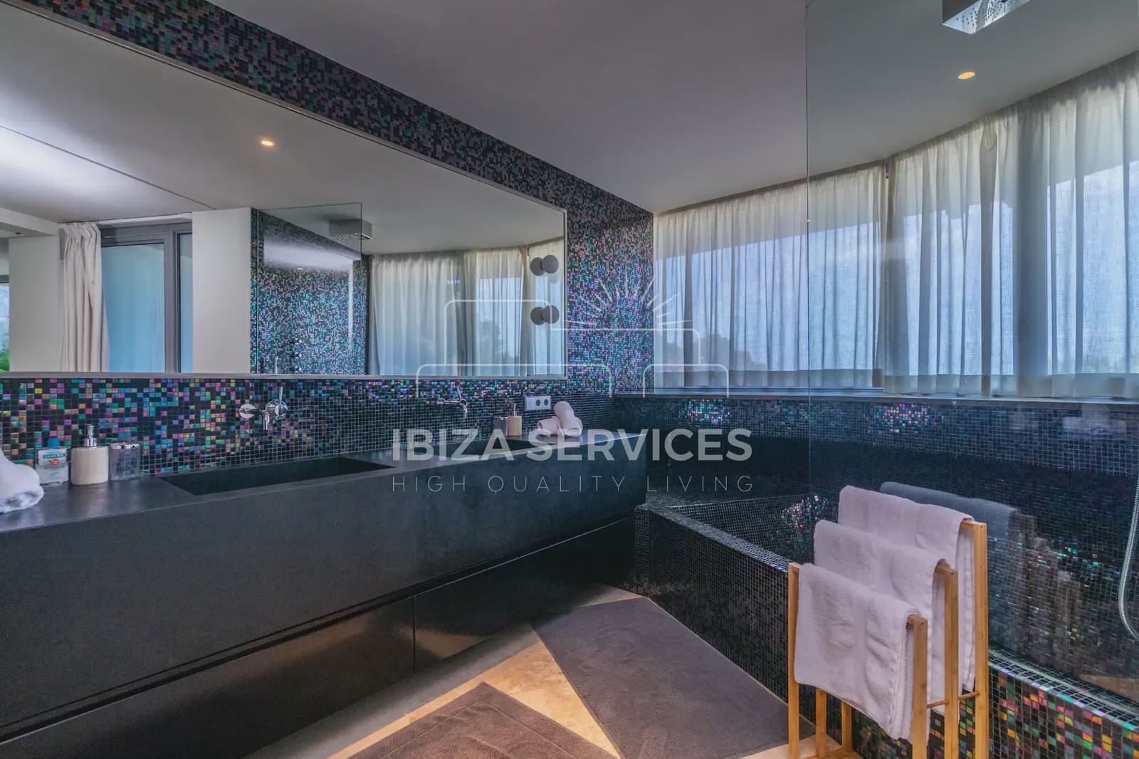 6 sovrum Villa för semesterbostäder i Roca Llisa med pool garage - 24 003 € (Ref: 8659703)